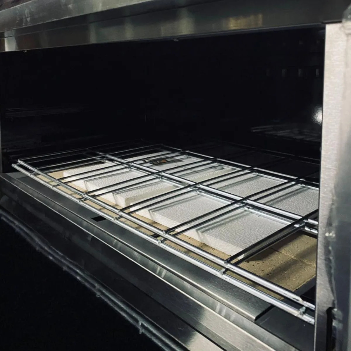 Cocina Industrial 6 Hornalla Y Horno Piso De Piedra Morelli - Imagen 4